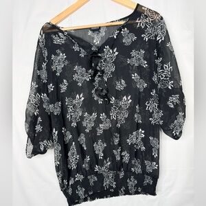 Torrid Black Floral Sheer Tunic‎ Top Size 1 (14) Pull Tab Sleeves Smocked Hem